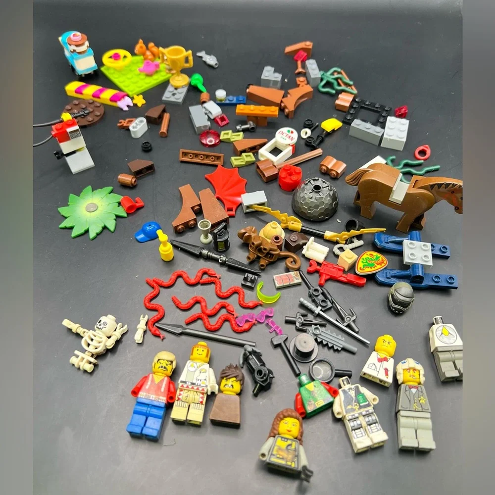 LEGO Assorted‎ Minifigures and Accessories Set-Weapons, Snakes, etc